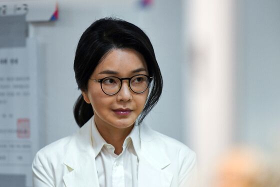 건진법사 샤넬백, 김여사에 전달됐나…민중기 특검팀 물증 확보 과제